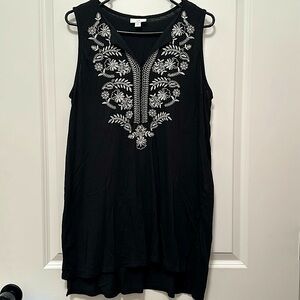 J.Jill sleeveless black and white embroidered tunic top